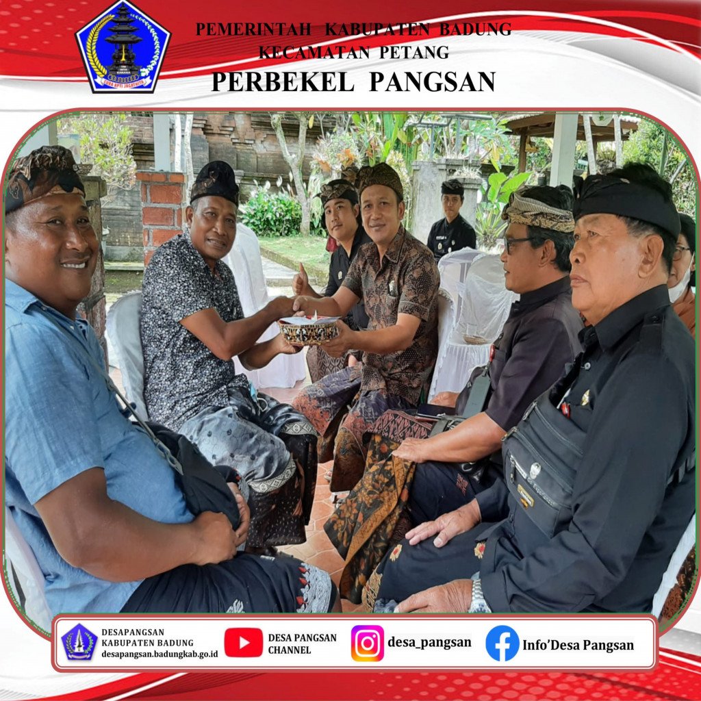 Bersama Perbekel, BPD Desa Pangsan Menyerahkan Bantuan Upakara Kepada ...